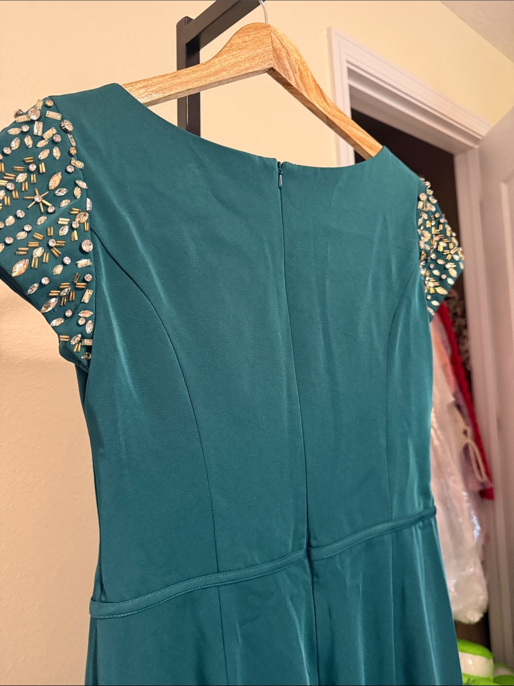MacDuggal 🌹Emerald Beaded Cap-Sleeve Evening Gown - Picture 10 of 16